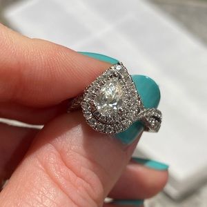 Size 7 Vera Wang 1 5/8 CTTW 14 KWG engage. ring.